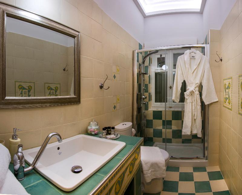 Efchi Suites 1904 - Oda