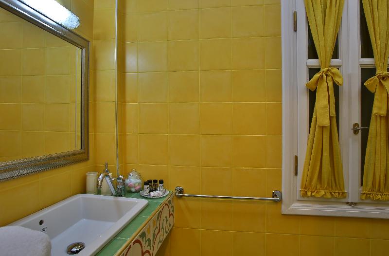 Efchi Suites 1904 - Oda