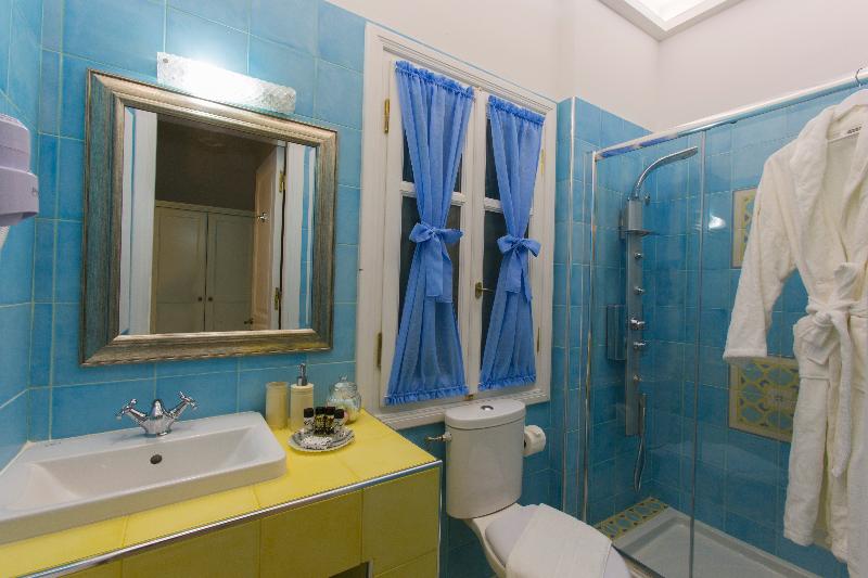 Efchi Suites 1904 - Oda
