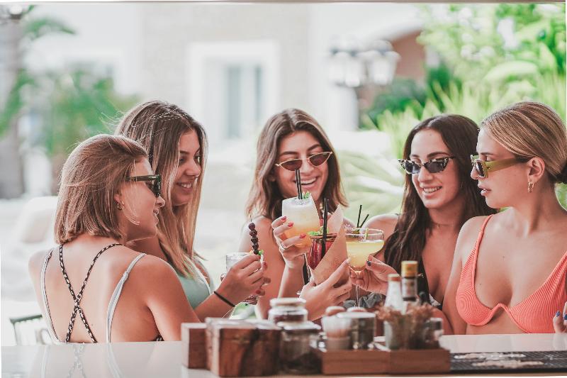 Zeus Village - Bar