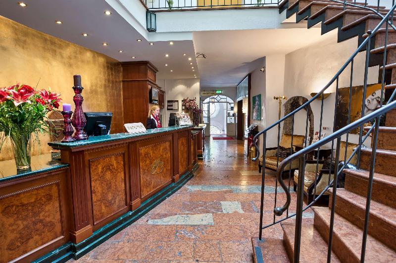 Radisson Blu Hotel Altstadt - Lobi