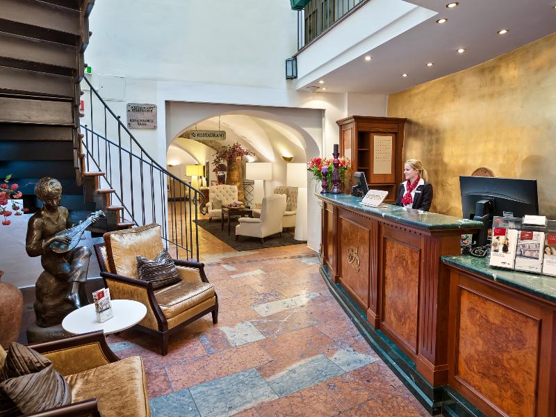 Radisson Blu Hotel Altstadt - Lobi