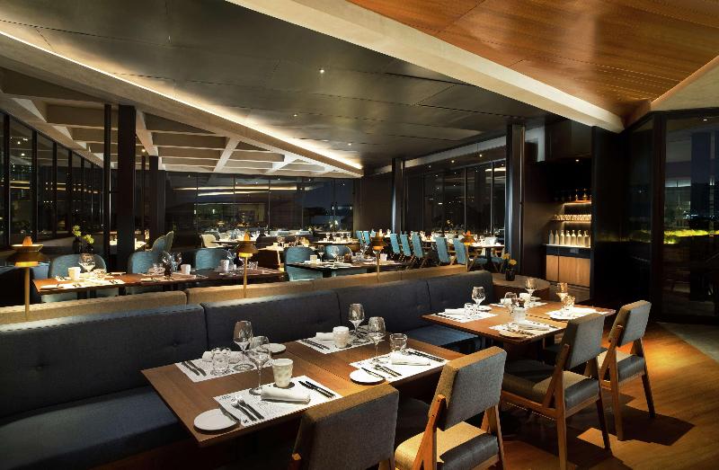 Doubletree by Hilton Jakarta - Diponegoro - Bar