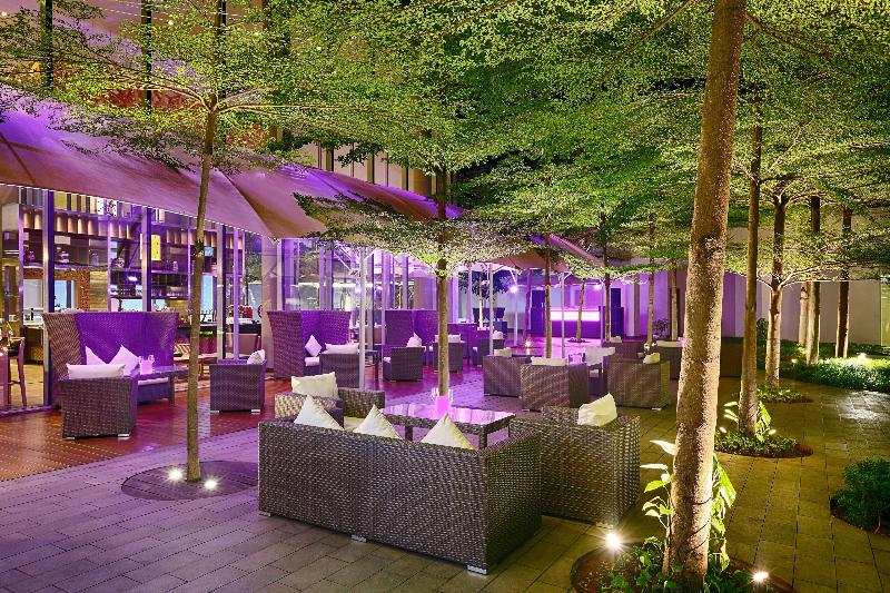 Doubletree by Hilton Jakarta - Diponegoro - Bar