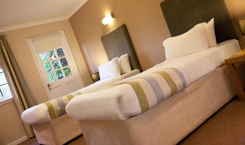 Castlecary House Hotel - Genel