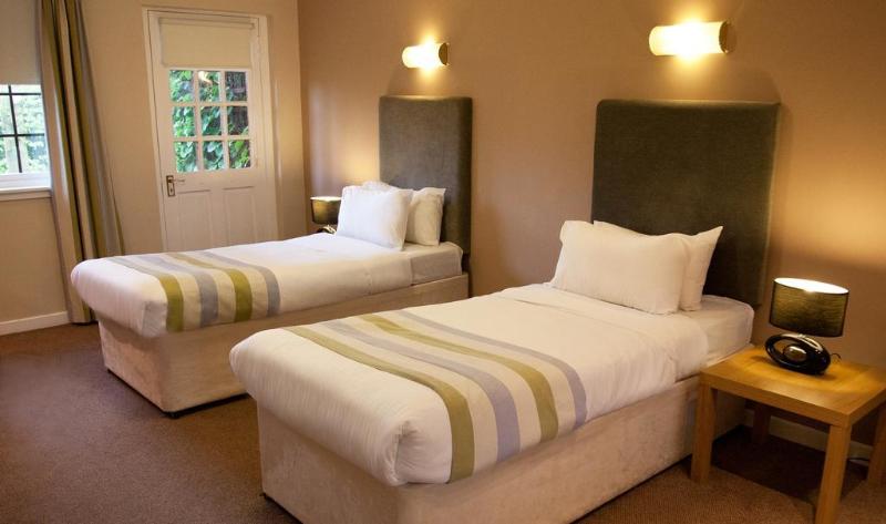 Castlecary House Hotel - Genel