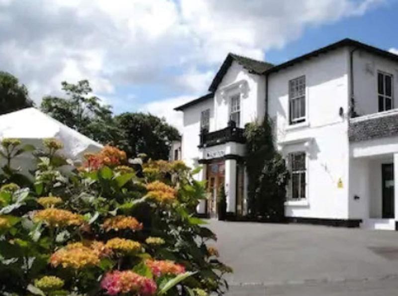 Castlecary House Hotel - Genel