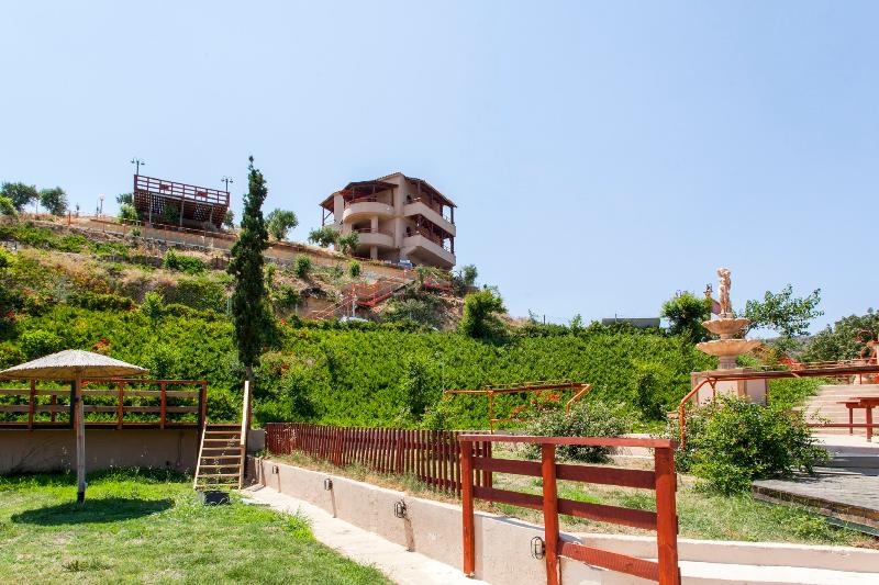 Estate Kares - Genel