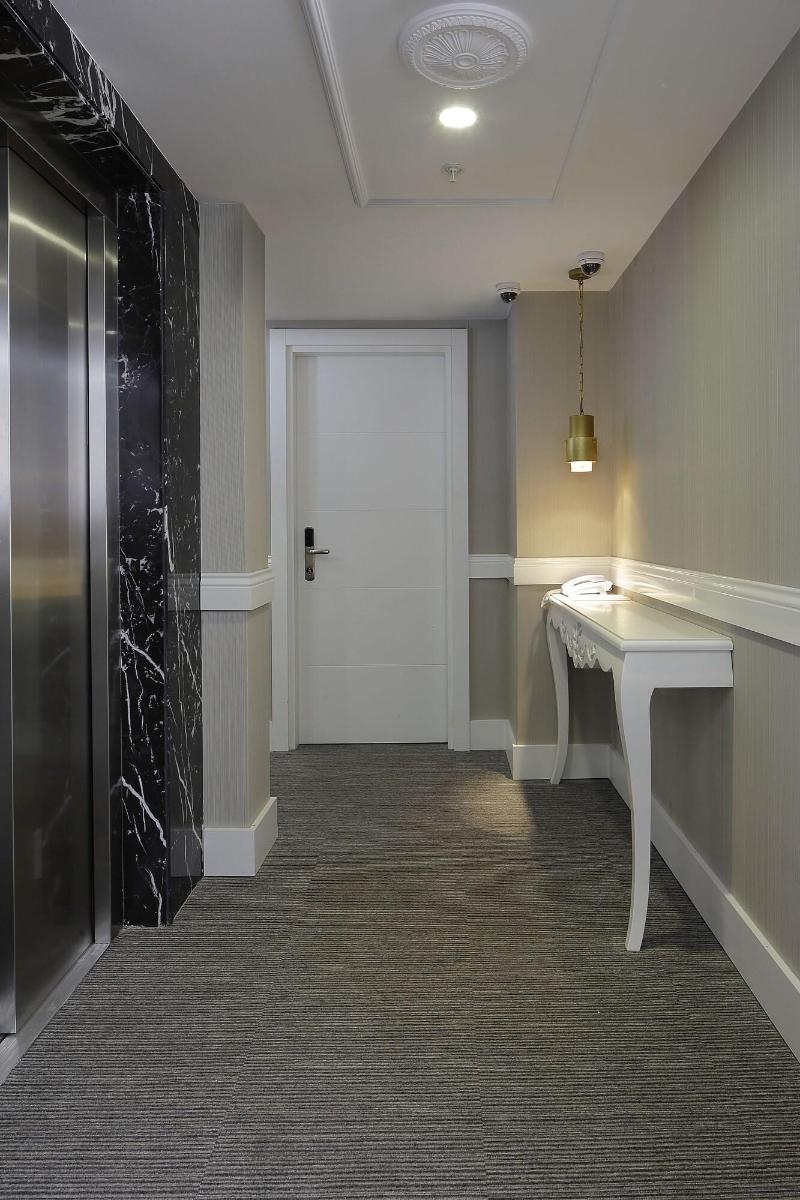 Mia Berre Hotels - Lobi