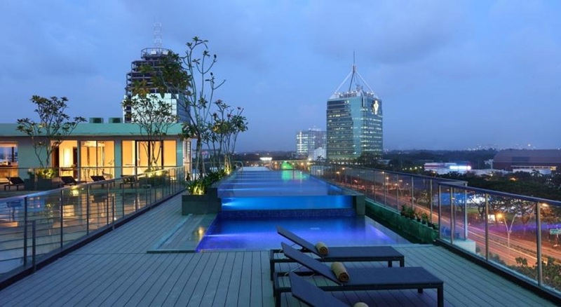 Hotel Santika Premiere Bintaro - Havuz