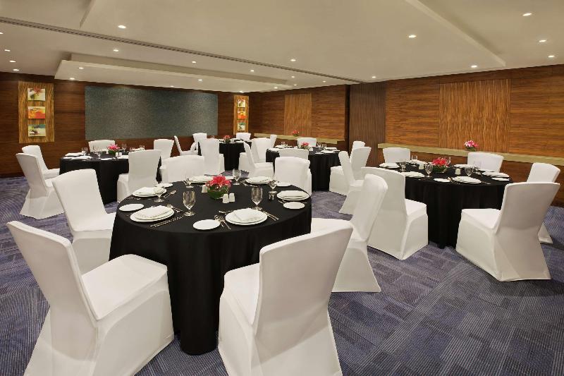 DoubleTree by Hilton Hotel & Residences Dubai Al B - Toplantı