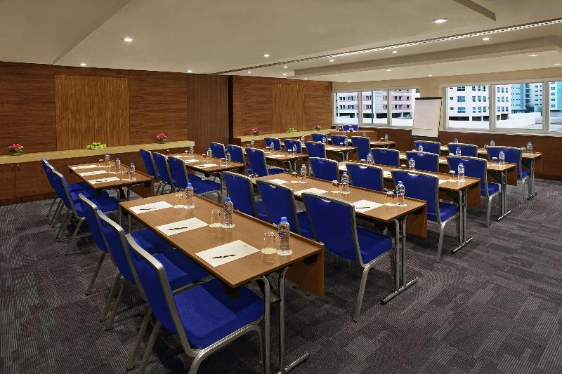 DoubleTree by Hilton Hotel & Residences Dubai Al B - Toplantı
