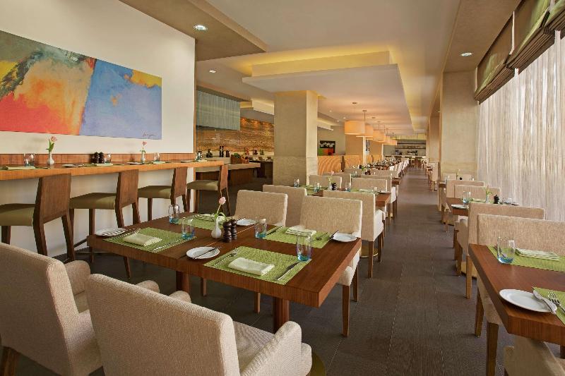 DoubleTree by Hilton Hotel & Residences Dubai Al B - Restoran