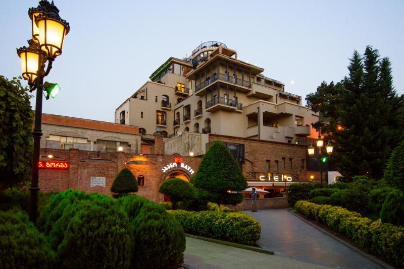 Tiflis Palace - Genel