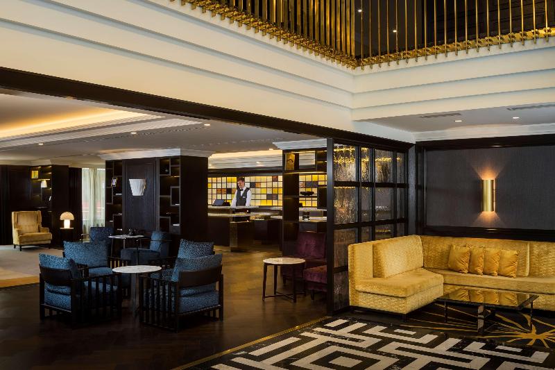Hilton Vienna Plaza - Lobi