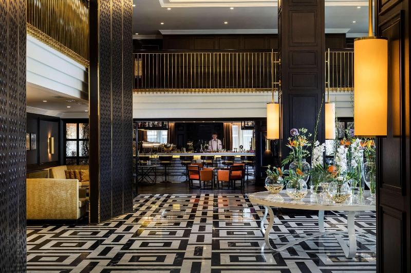 Hilton Vienna Plaza - Lobi