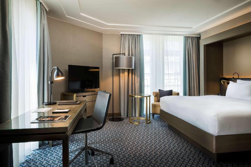 Hilton Vienna Plaza - Oda
