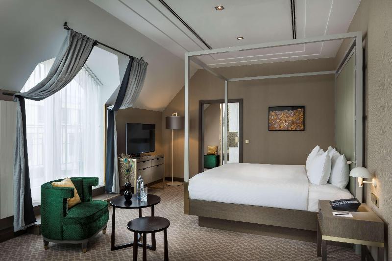 Hilton Vienna Plaza - Oda