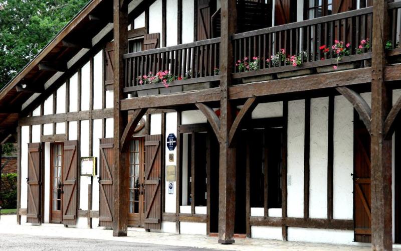 Auberge des Pins - Genel
