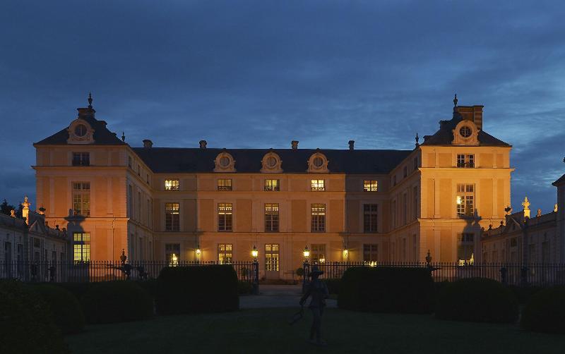 Chateau Colbert - Genel