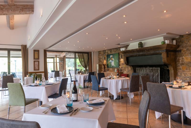 The Originals Hotel Golf Chateau de la Begude - Restoran