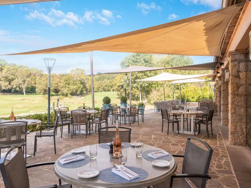 The Originals Hotel Golf Chateau de la Begude - Restoran