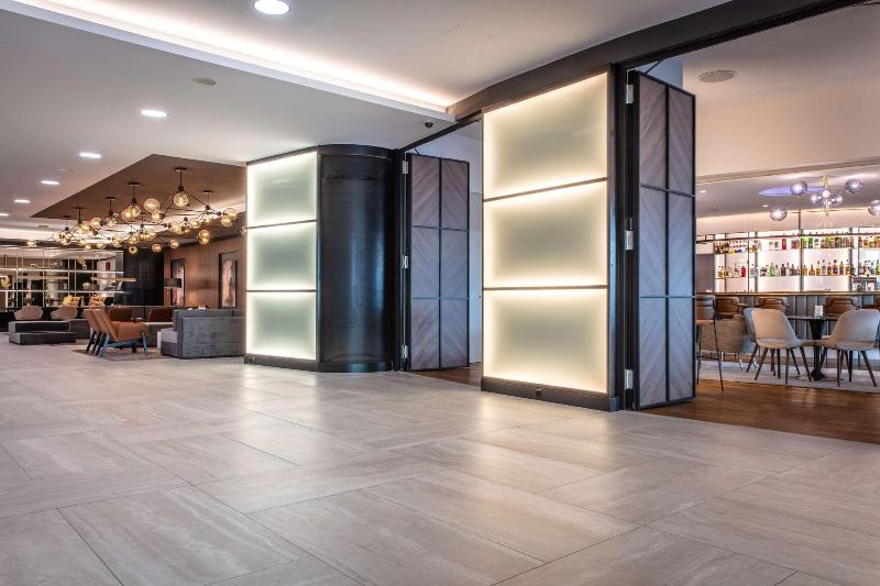 Radisson Blu Hotel - Basel - Lobi