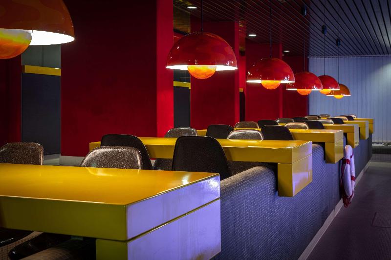 Radisson Blu Hotel - Basel - Havuz