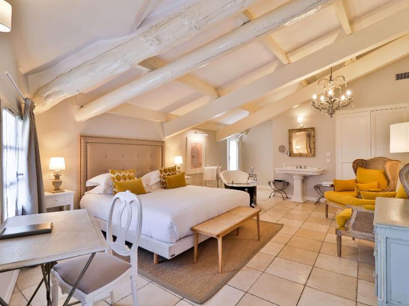Chateau de Mazan - Handwritten Collection - Oda