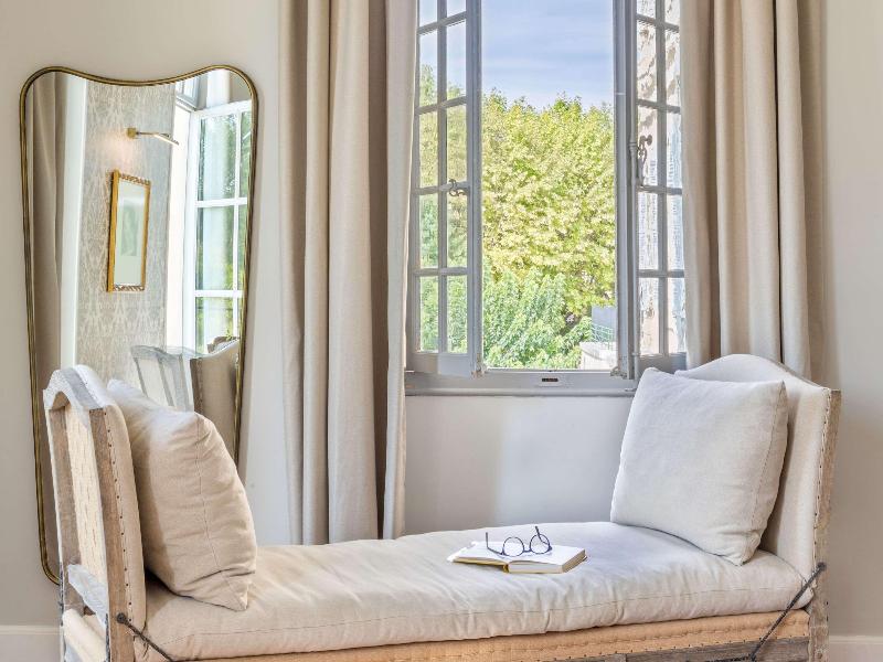 Chateau de Mazan - Handwritten Collection - Oda