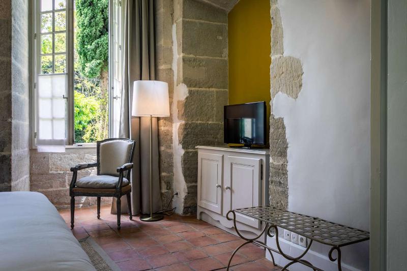 Chateau de Mazan - Handwritten Collection - Oda