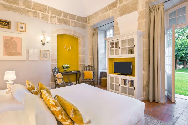 Chateau de Mazan - Handwritten Collection - Oda