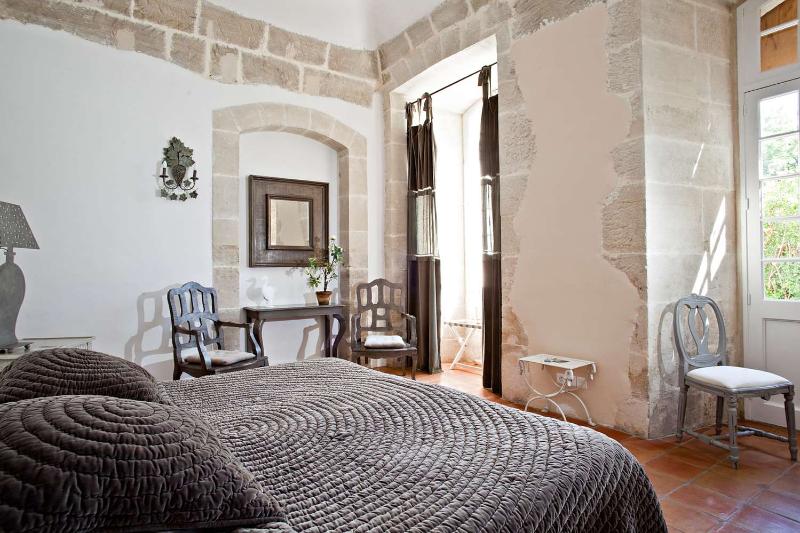 Chateau de Mazan - Handwritten Collection - Oda