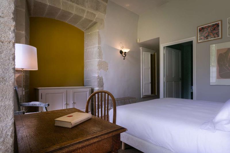 Chateau de Mazan - Handwritten Collection - Oda