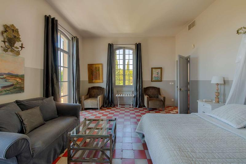 Chateau de Mazan - Handwritten Collection - Oda