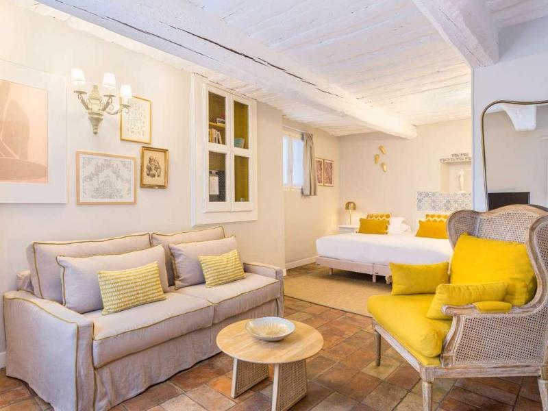 Chateau de Mazan - Handwritten Collection - Oda