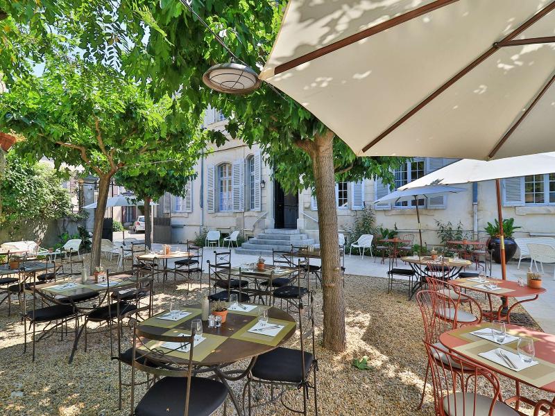 Chateau de Mazan - Handwritten Collection - Teras