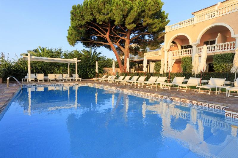 Hotel Les Mouettes - Havuz
