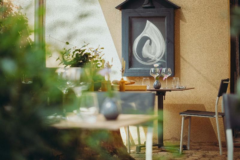 Auberge de Clochemerle Hôtel & Restaurant - Teras