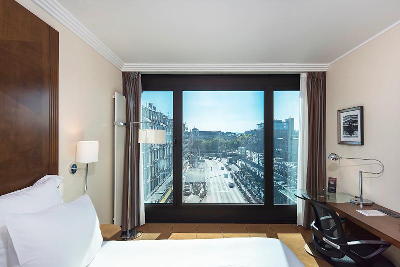 Warwick Geneva - Oda