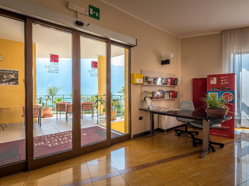 Hotel Cristina - Lobi