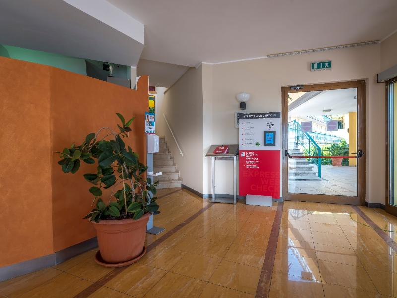 Hotel Cristina - Lobi