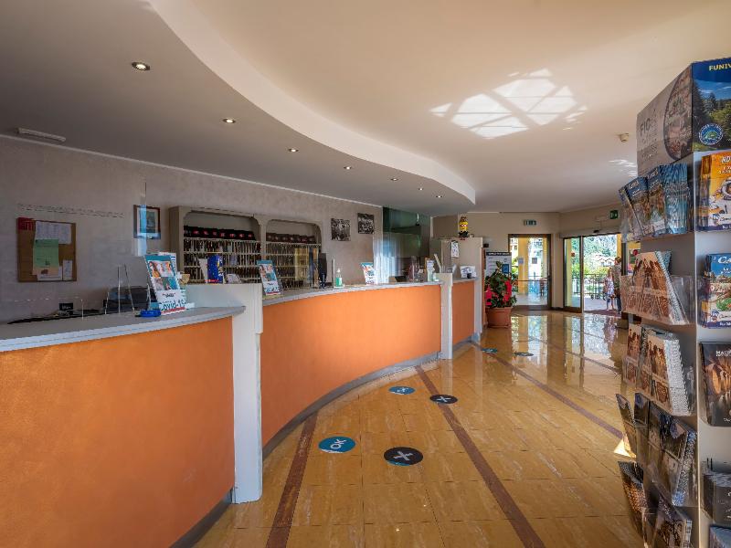 Hotel Cristina - Lobi