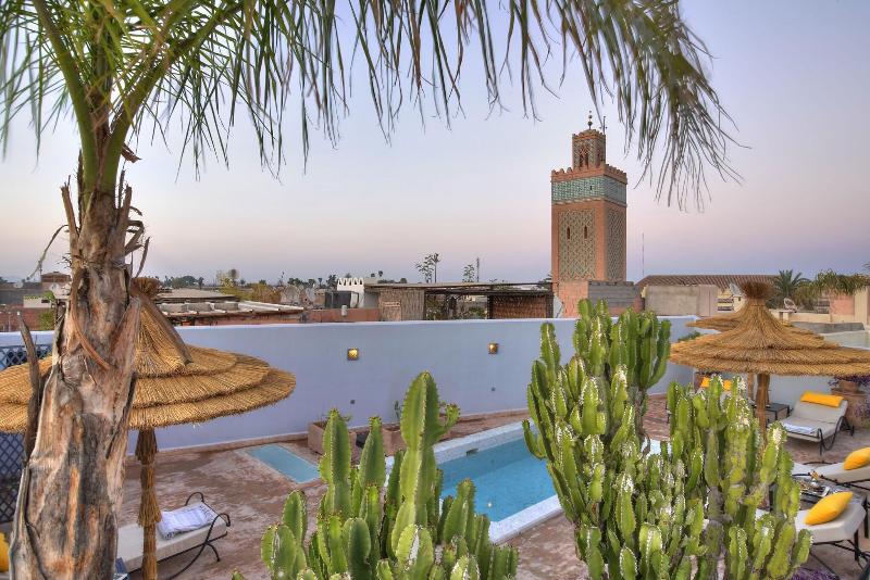 Riad Awa - Genel