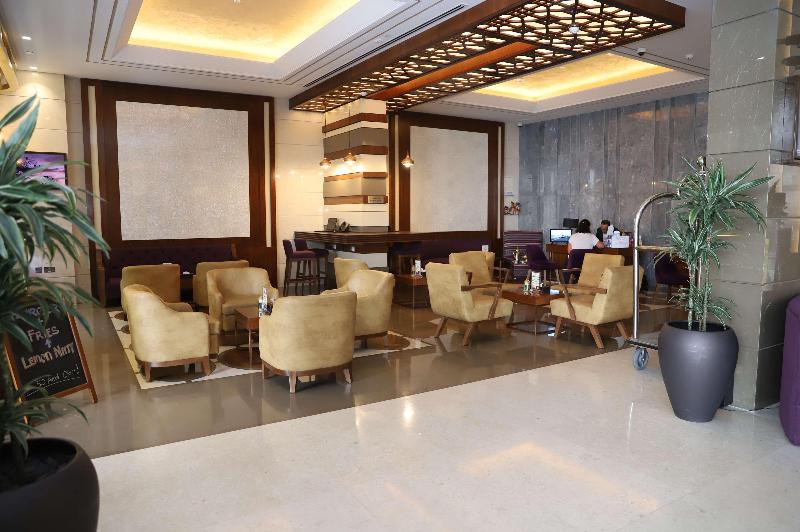 Golden Tulip Media Hotel - Lobi
