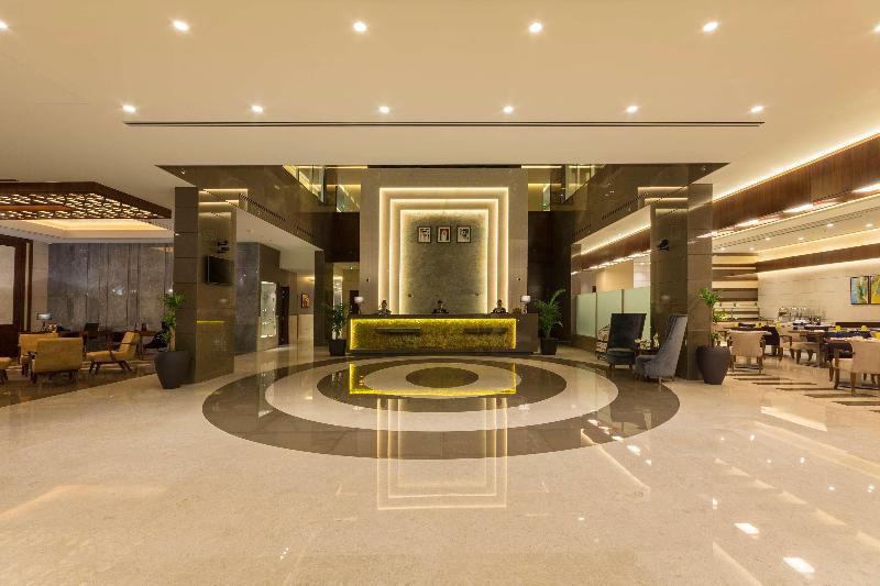 Golden Tulip Media Hotel - Lobi