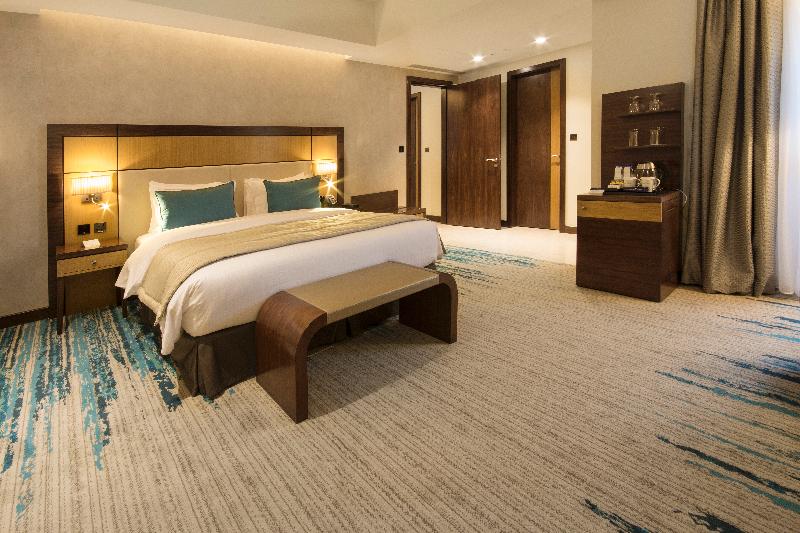 Golden Tulip Media Hotel - Oda