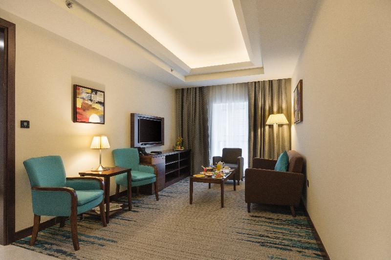 Golden Tulip Media Hotel - Oda