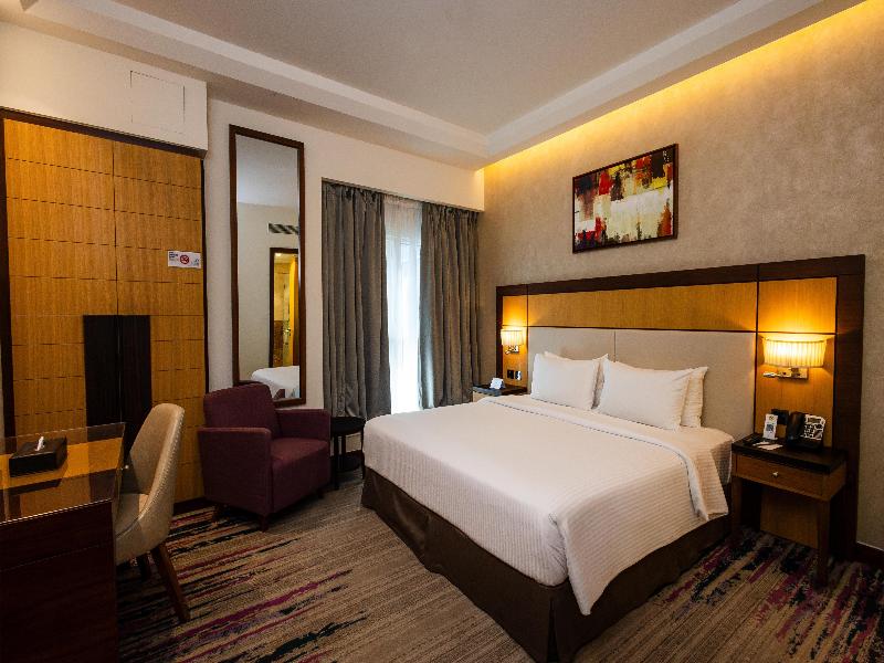 Golden Tulip Media Hotel - Oda