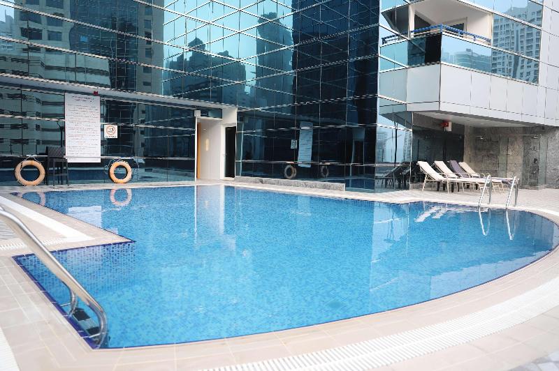 Golden Tulip Media Hotel - Havuz